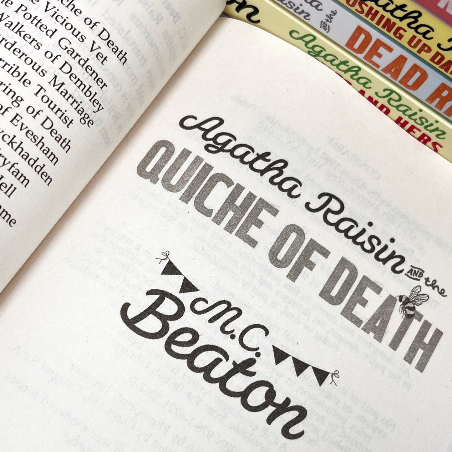 M C Beaton Agatha Raisin Series 1-7 Collection 7 Books Set (Agatha Raisin and the Quiche of Death, Agatha Raisin and A Spoonful of Poison, Hiss and Hers, Pushing up Daisies, Agatha Raisin and the Dead Ringer, Down the Hatch, Devil’s Delight)