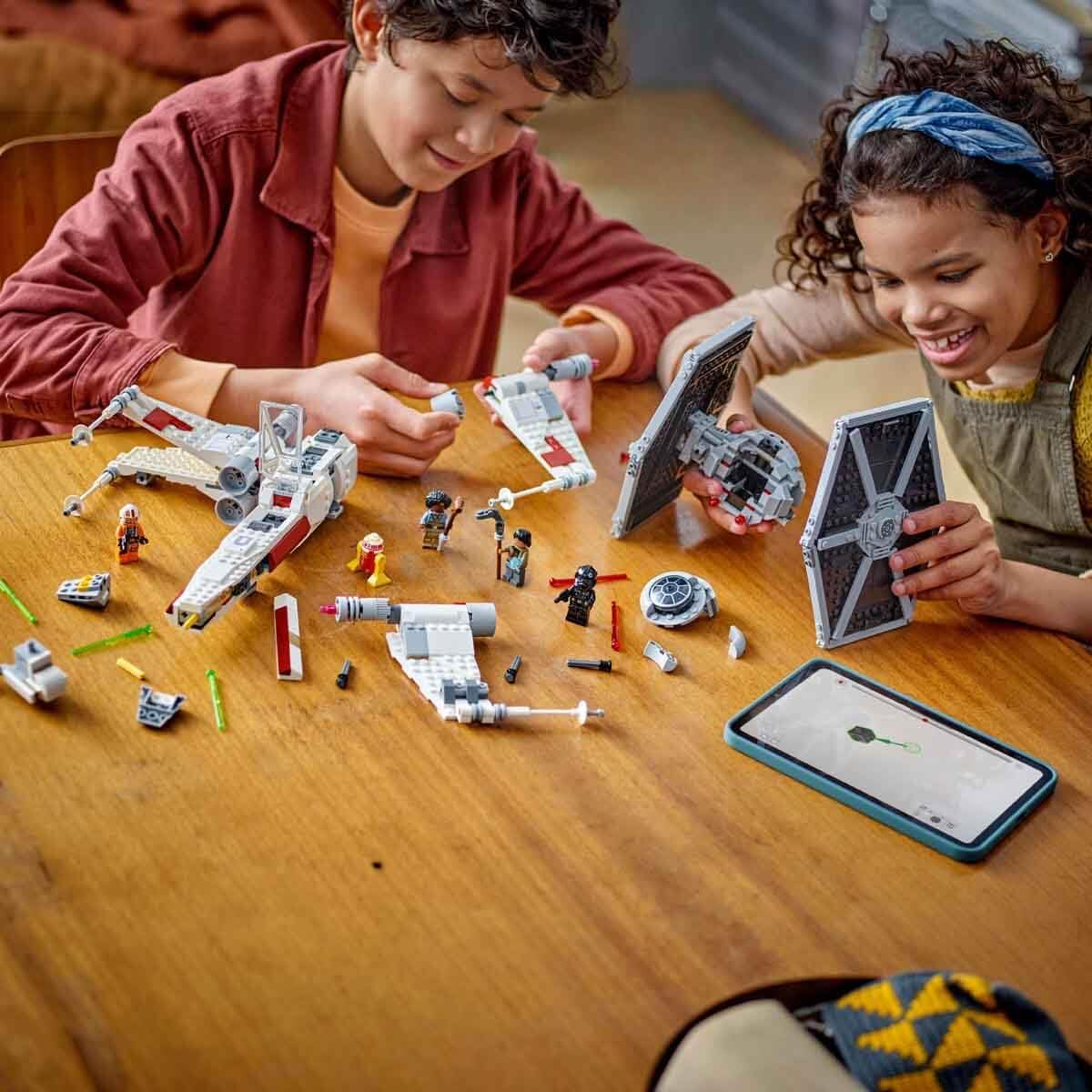 LEGO Star Wars Mashup of TIE Fighter & X-Wing, Buildable Toy Star Hunter Gift Idea for Children, Adjustable Star Ships, Gift for Boys, Girls and All Fans 75393