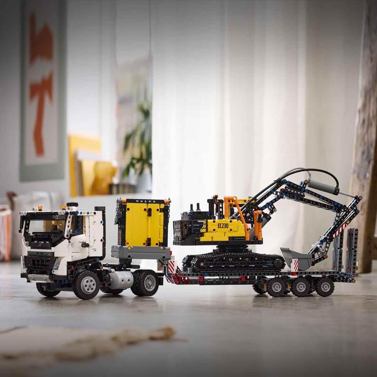 LEGO Technic Volvo FMX Truck with EC230 Electric Crawler Excavator, Children's Toy, Gift Set for Boys and Girls from 10 Years, Toy Construction Vehicles, Excavator Toy Set 42175