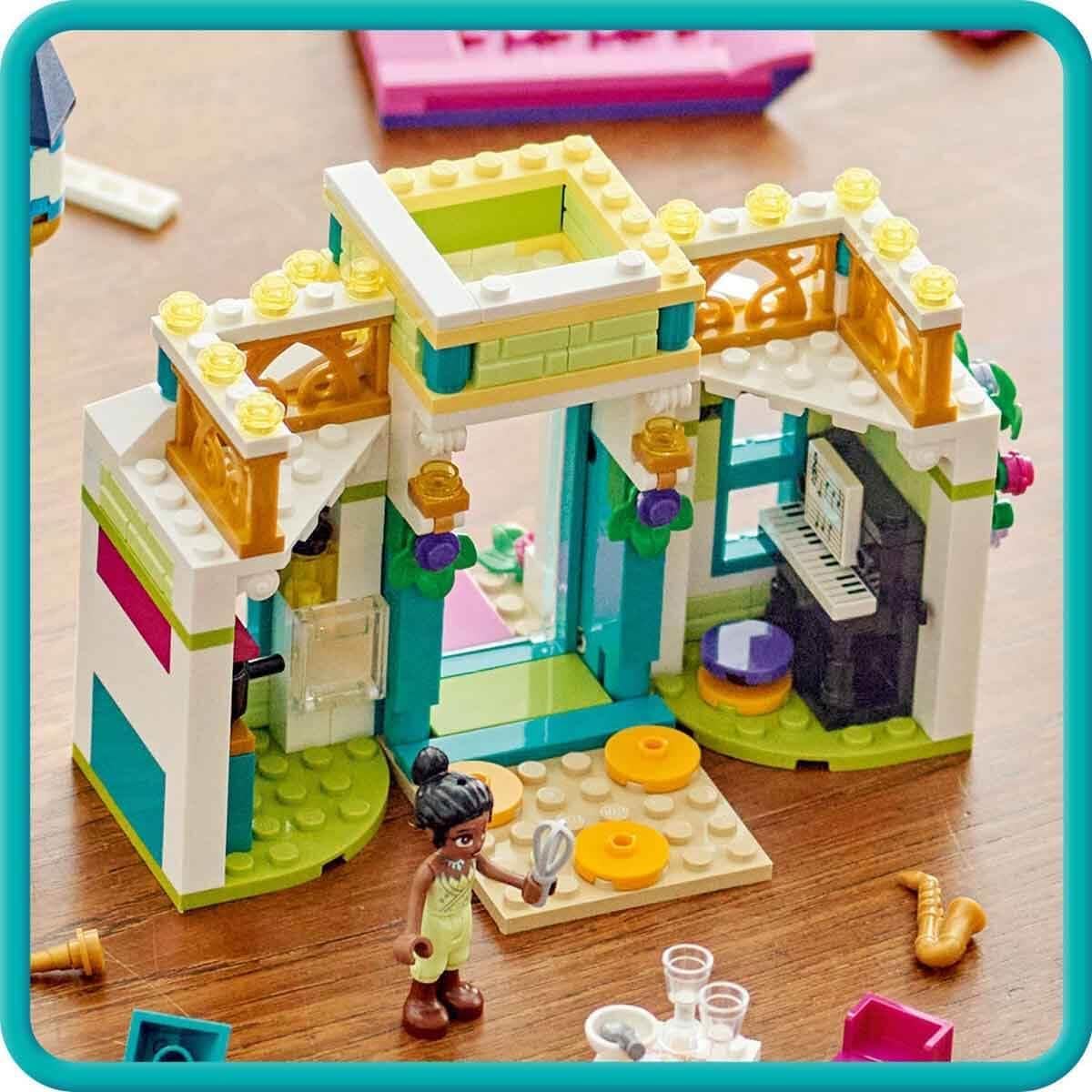 LEGO Disney Princess: Disney Princess Adventure Market, House Toy with 4 Dolls Including Cinderella and Ariel, Play Set with Treasure Map, Gift for Girls and Boys from 6 Years 43246