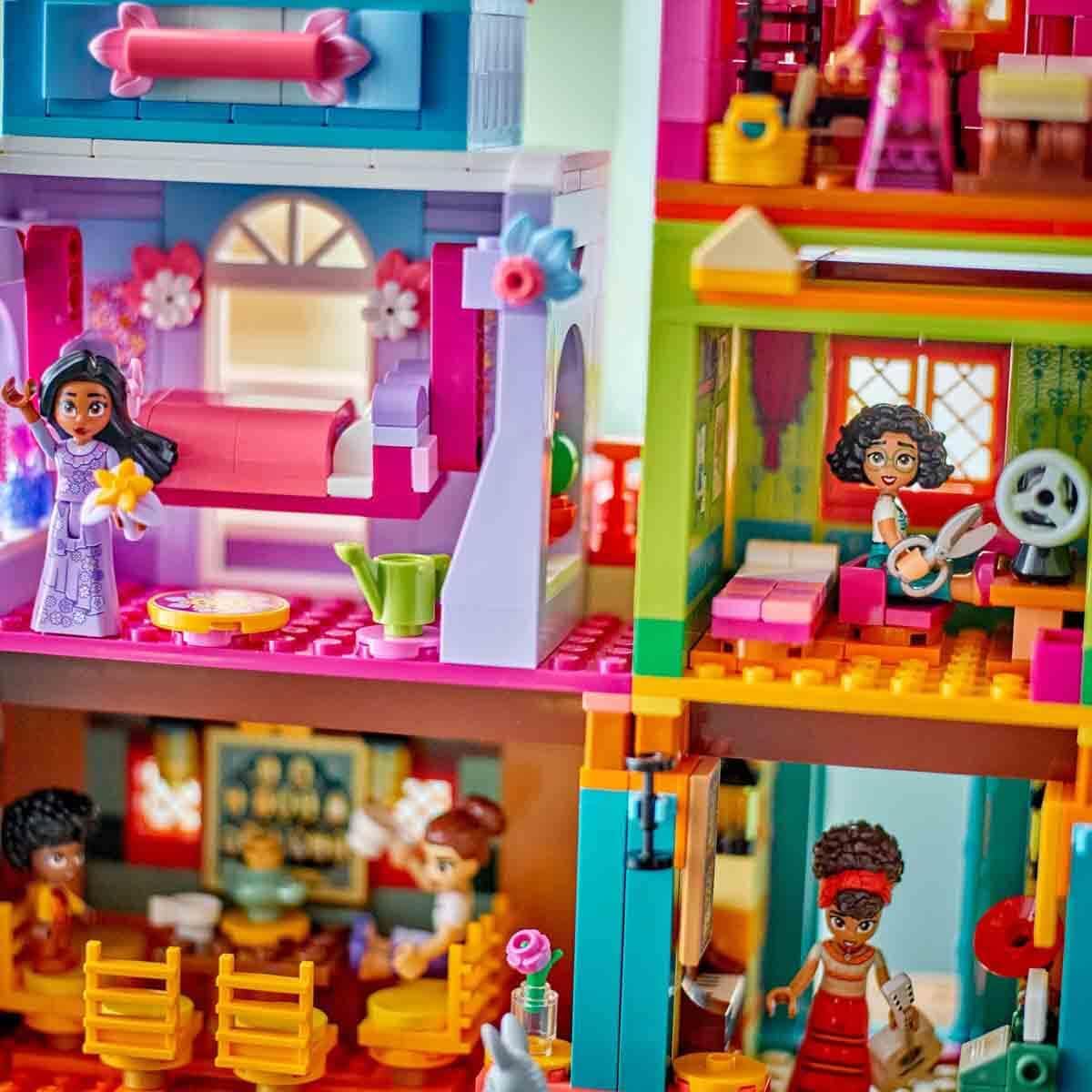 LEGO Disney Encanto The Magic House of Madrigals, Dollhouse for Children with Mirabel Toy Figure, Building Toy for Girls and Boys from 7 Years, 43245