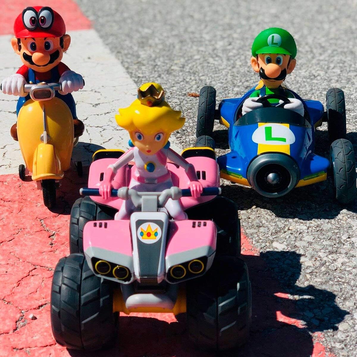 Carrera RC Nintendo Mario Kart 8 Peach Quad │ Remote Controlled from 6 Years for Indoor & Outdoor │ Mini Mario Kart Car with Remote Control to Take Away │ Toy for Children and Adults