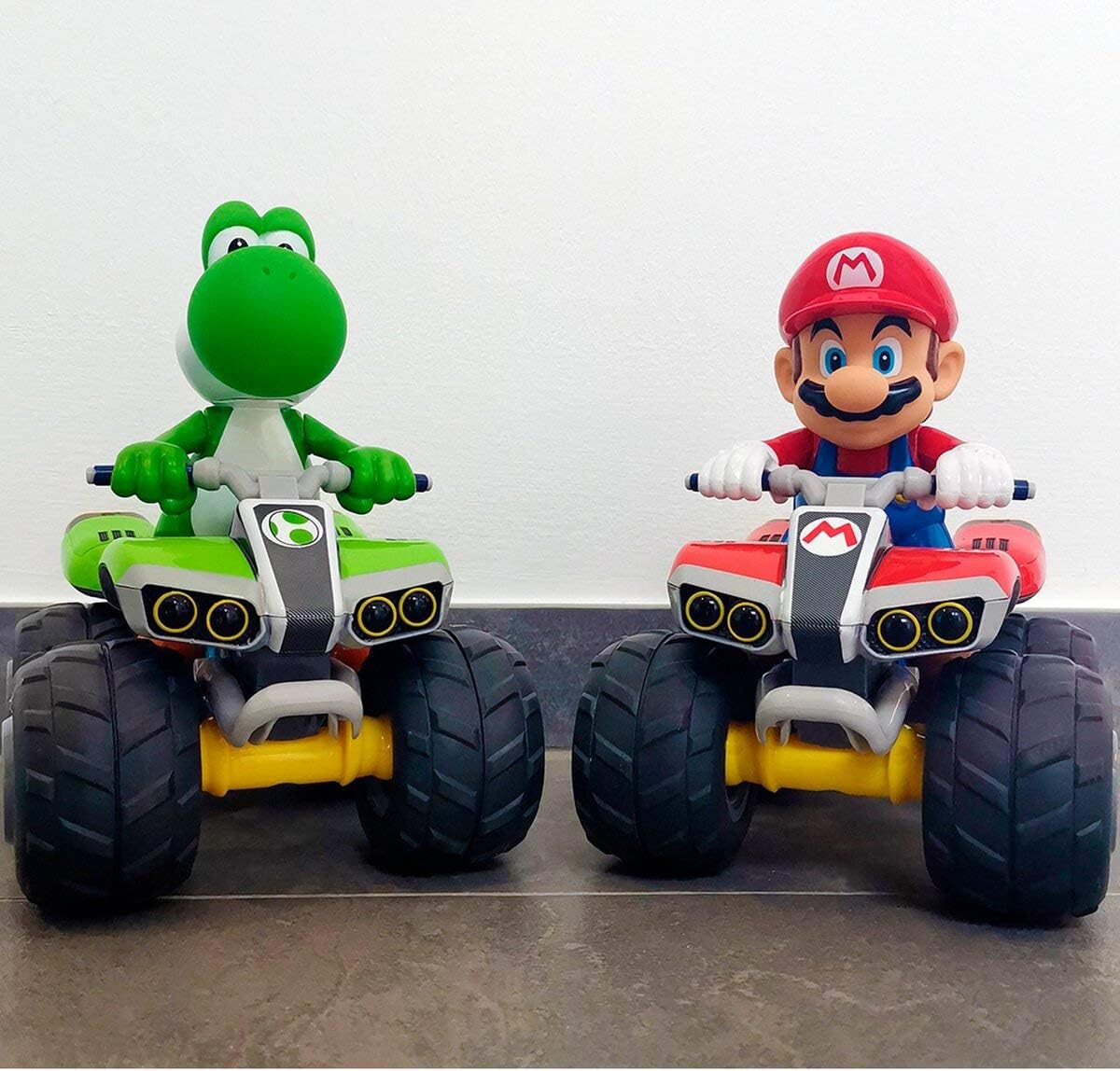 Carrera RC Mario Kart Yoshi Quad I Remote Controlled Quad for Children and Adults, Boys & Girls I Unique Mario Licence I Long-lasting Driving Fun Thanks to LiFePo4 Battery I Robust Pneumatic Tyres