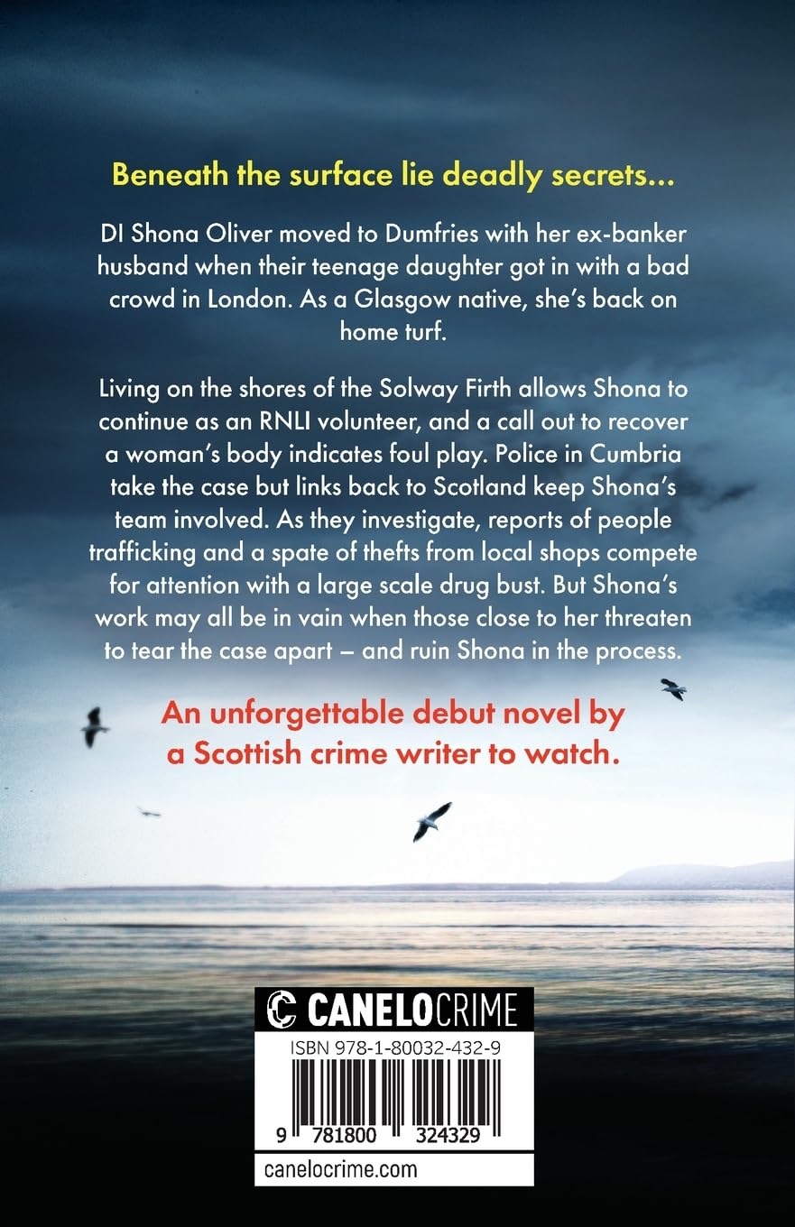 In Dark Water: A compulsive Scottish detective novel (Detective Shona Oliver): 1