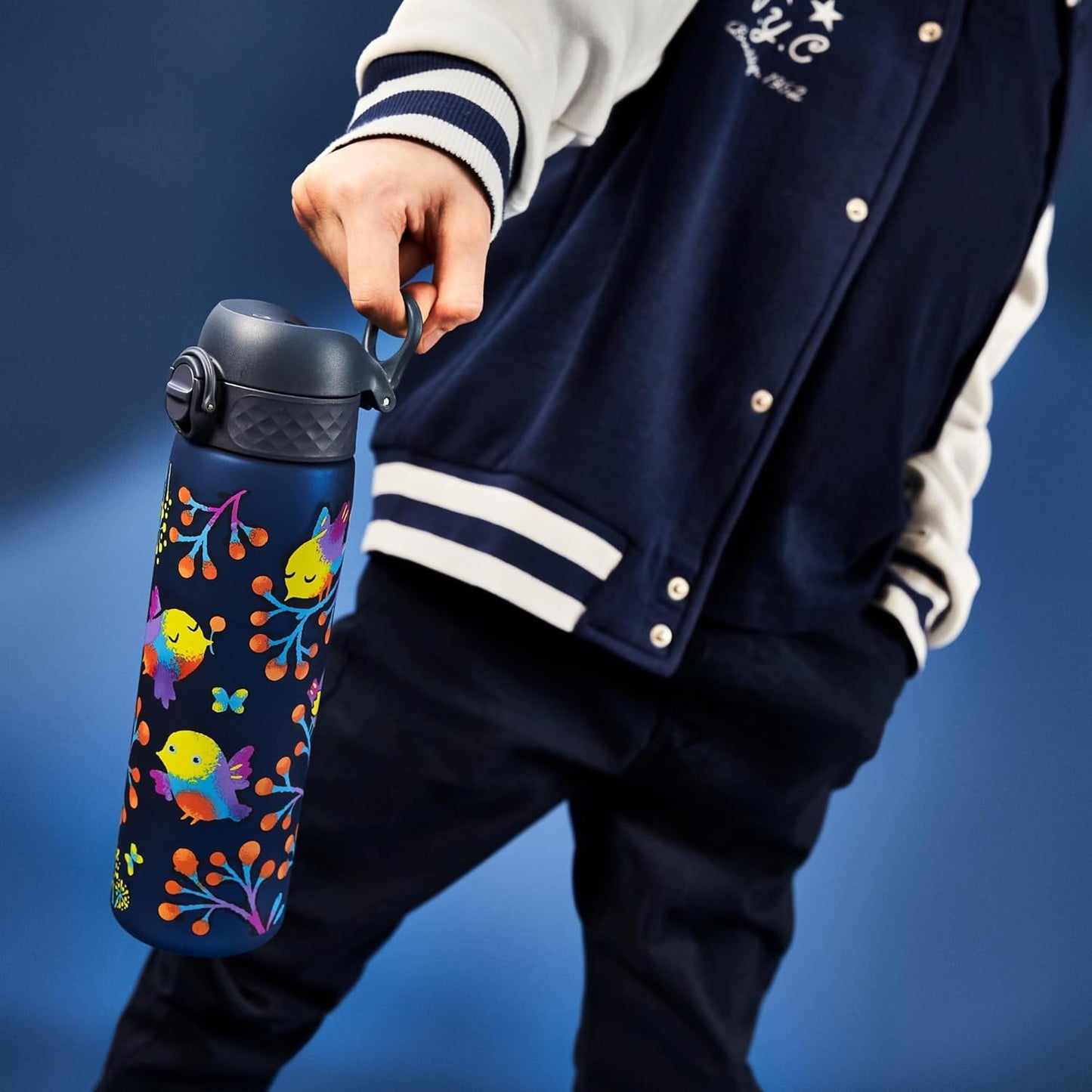 Ion8 Water Bottle, 500 ml, Leak-Proof, One-Handed Opening, Secure Locking, Dishwasher Safe, BPA-Free, Carry Handle, Flip Lid, Easy to Clean, Climate Neutral, Birds Design