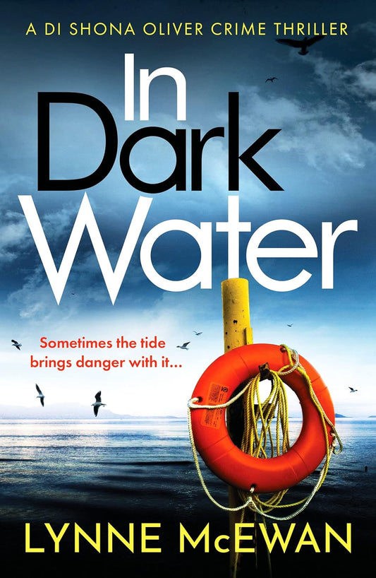 In Dark Water: A compulsive Scottish detective novel (Detective Shona Oliver): 1