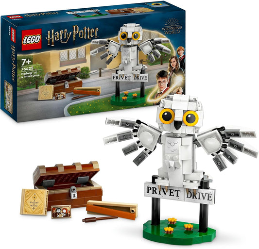 LEGO 76425 Harry Potter Hedwig at 4 Privet Drive, set with toy owl for children, buildable animal figure with Hogwarts suitcase, small gift for boys, girls and all fans from 7 years.