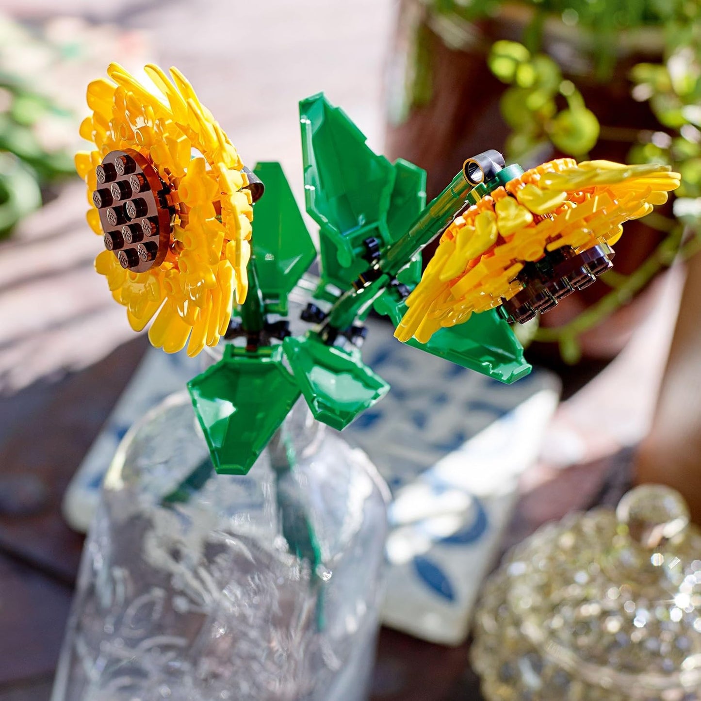 LEGO Sonnenblumen, Set mit Kunstblumen für Kinder ab 8 Jahren, ideal als Kinderzimmer-Deko oder Blumenstrauß, Geschenk für jugendliche Mädchen und Jungen, Botanical Collection 40524